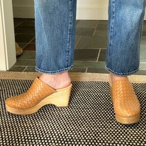 Everlane Woven clogs